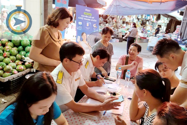 Cán booj thuế hướng dẫn người dân khai và nộp thuế theo chính sách mới